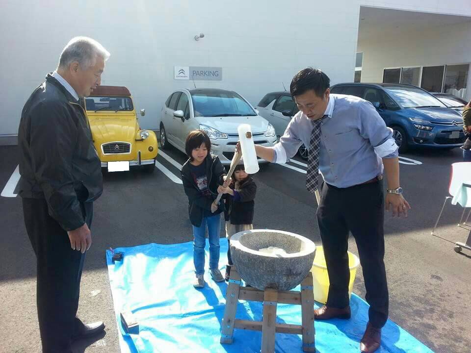 【毎年恒例のお餅つきイベント】