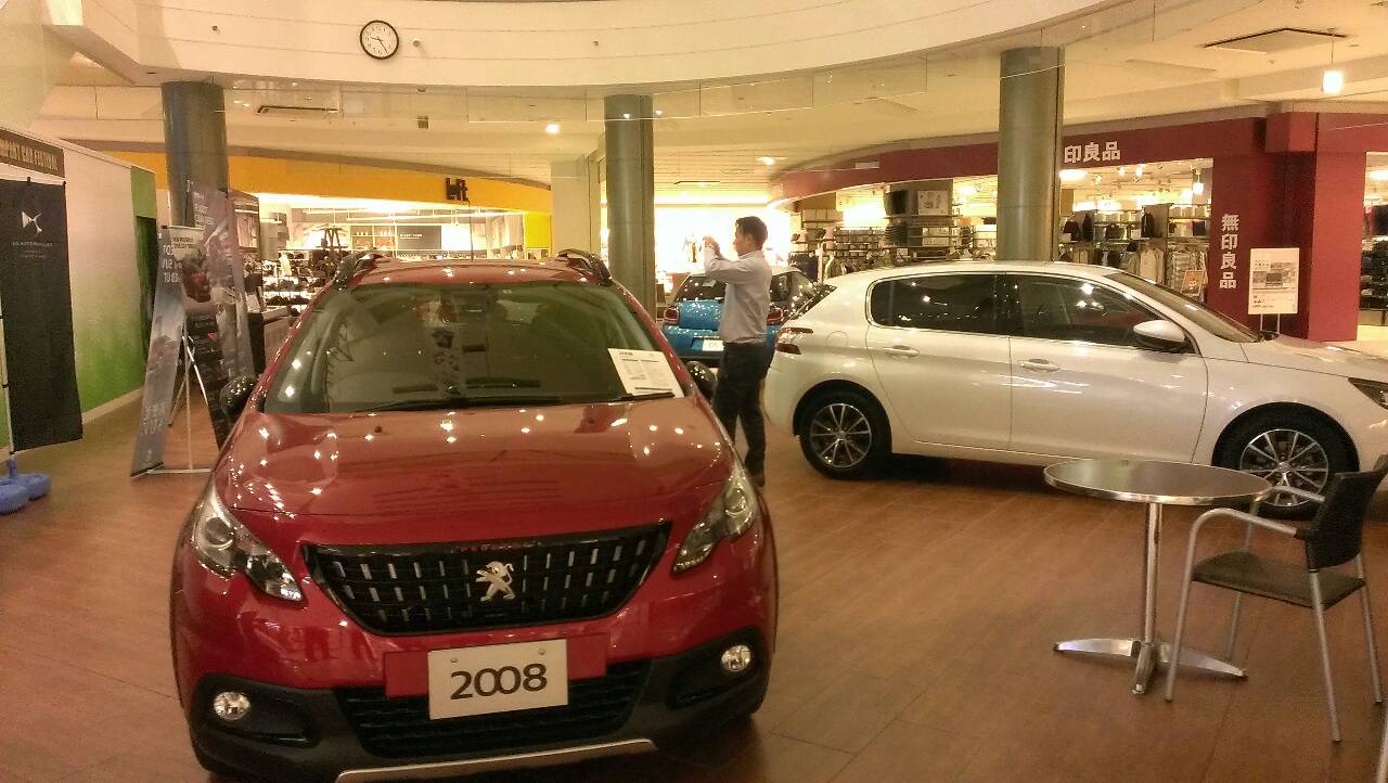 【エミフル輸入車ショー】