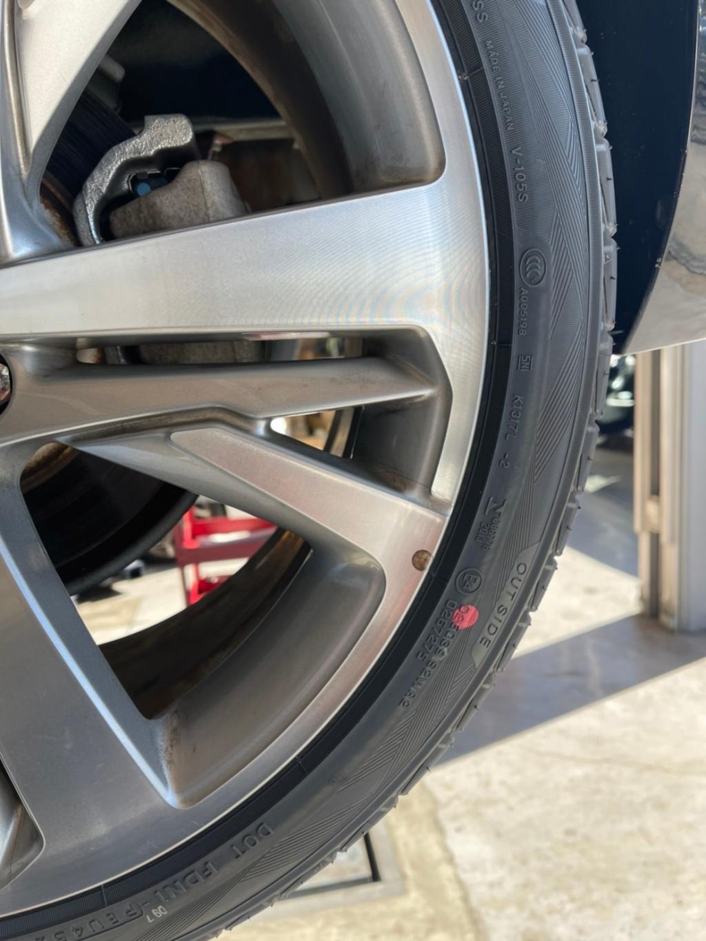 タイヤの横のマーク